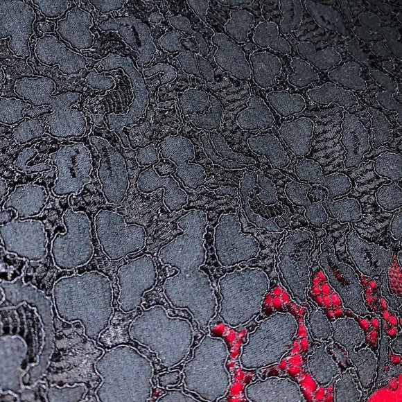 Black Laced Cropped Tank - Picture 3 of 3